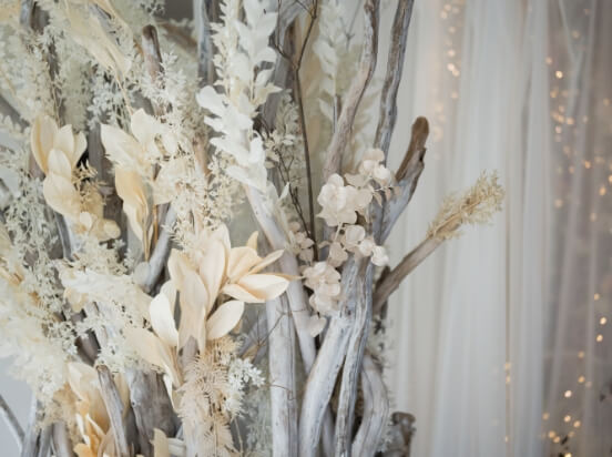 職人の手で一つひとつ作り上げたドライフラワー