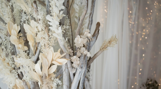 職人の手で一つひとつ作り上げたドライフラワー