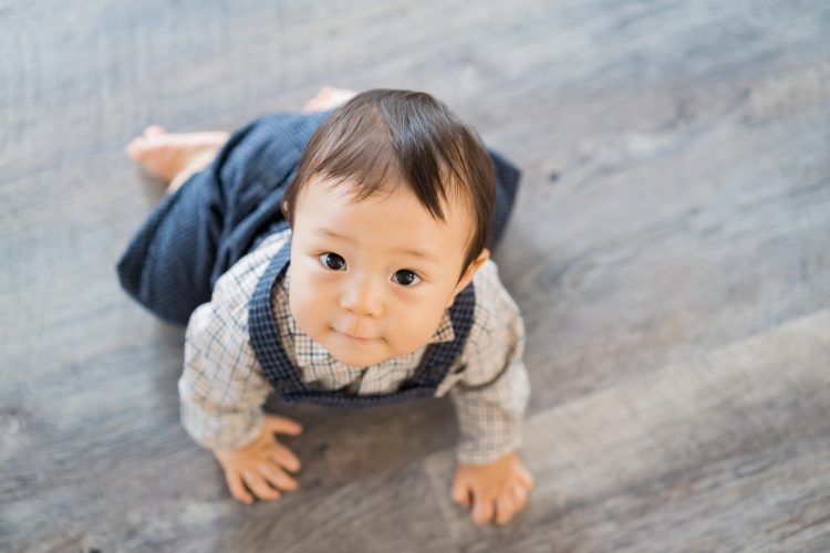 1歳男の子　ボンポワン　チェックオーバーオール